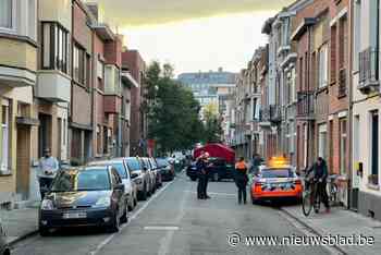 Man (63) valt uit raam vanop derde verdieping