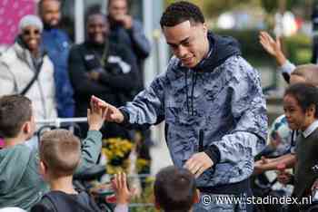 Kinderen door het dolle heen als deze bekende voetballer terugkeert in Almere