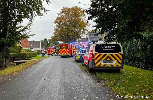 FFW Schiffdorf: Feuerwehr rettet drei Menschen aus verrauchtem Gebäude - Eine Person wird verletzt