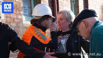 Pro-logging protesters tried to disrupt two film screenings in Tasmania. It ended in confrontation