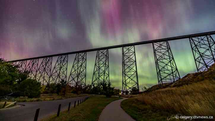 'So much excitement': Aurora borealis light show amazes Lethbridge photographers