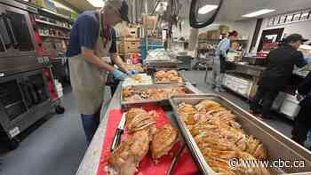 Siloam Mission serves Thanksgiving meal to Winnipeggers in need