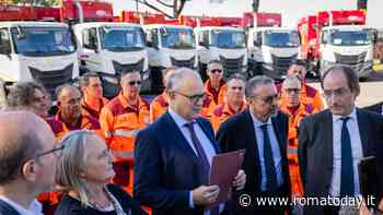 Rifiuti, 373 nuovi mezzi di Ama per pulire le strade di Roma: "Operativi entro sei mesi"