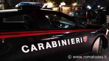 Ubriaco e drogato prende a pugni la madre, poi la minaccia con un coltello. Arrestato figlio violento