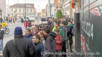 100 FCA-Fans ergattern Überraschungsgeschenk bei Eröffnung des Fanshops