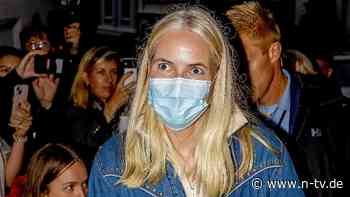 Palast: Nebenwirkungen möglich: Mette-Marit ist wieder in ärztlicher Behandlung