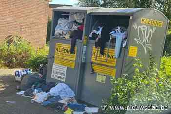 Vlaams Belang dreigt vuile kledingcontainers voor gemeentehuis te dumpen