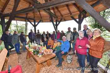 Tee-Pavillon mit Fernsicht thront frisch renoviert über B64 in Höxter