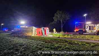 Zwei Rüben-Lkw kippen im Kreis Helmstedt um – Wehren im Einsatz