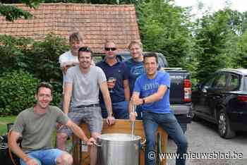 Zes vrienden uit Merendree brouwen hun eigen bier: “De naam ‘Jackey’ komt van de eerste letters van onze naam”