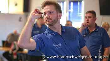 Erster Wolfsburger Dart-Cup: Im Hallenbad fliegen die Pfeile