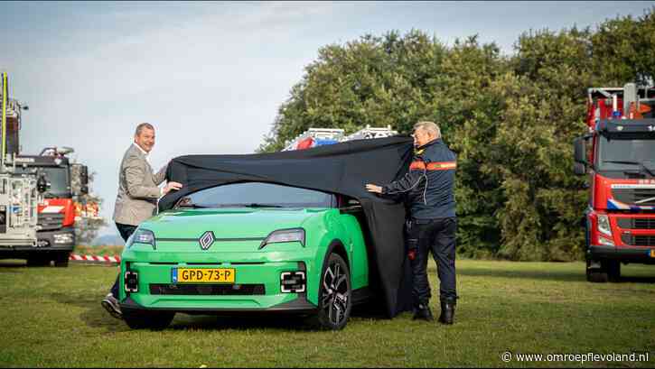 Flevoland - Brandweer presenteert elektrische dienstauto, elektrische bluswagens nog niet in zicht