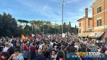 Corteo pro Palestina a Roma: in migliaia scesi in strada. "Libertà per Gaza"