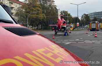 FW Dresden: Schwerer Verkehrsunfall zwischen einer Straßenbahn und einem PKW