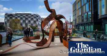 Leeds sculpture celebrates 400 women, from suffragists to boxers