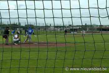 Tientallen fans zakken af naar Lefty’s Field om hun honkbalploeg te steunen