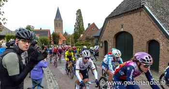 Cursus ‘afsteken voor liefhebbers’ tijdens de Simac Ladies Tour: ‘Het is jagen, jagen, jagen’