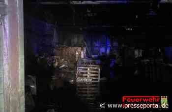 FW-RE: Brand einer Lagerhalle am Samstagabend