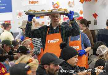 'It helps to not feel alone': Hope Mission hosts hundreds at its annual Thanksgiving dinner