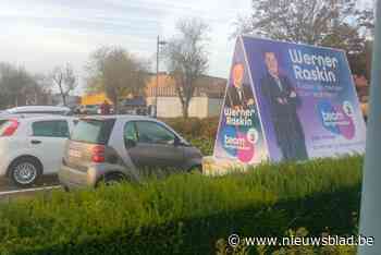 Vlaams Belang dient klacht in tegen Team Burgemeester na campagneborden aan stembureau: “Dit is niet verboden”