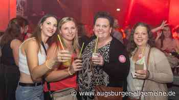 Mama geht tanzen: So feierten die Gäste in der Kantine