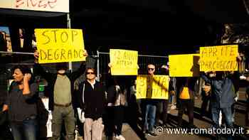 Mercato Metronio, sit-in dei cittadini: "Basta degrado, vogliamo la bonifica"