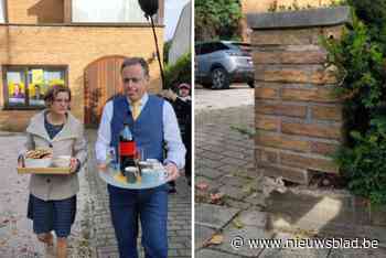 Koffie, cola en wafels voor journalisten bij woning Bart De Wever (waar tuinmuurtje het begeeft)