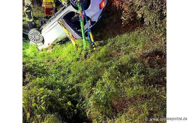 FW-EN: Überschlagener PKW mit verletzter Person Absicherung einer Rettungshubschrauberlandung