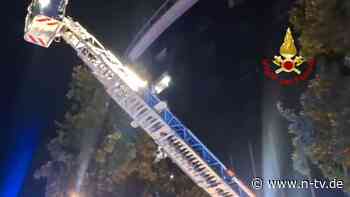 Aus dem Schlaf gerissen: Hotelgäste müssen in Norditalien vor Feuer gerettet werden