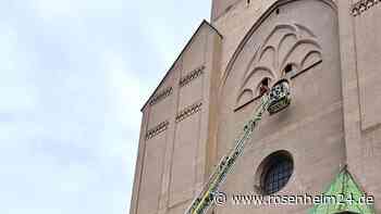 Notfall auf dem „Alten Peter“: Mann (66) mit Drehleiter aus Turm geholt