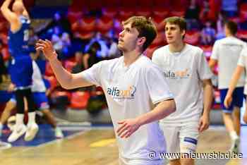 Jonkie Jasper Ünal in de basis bij Okapi Aalst, dat snel tegen het canvas ligt in Leiden: “Gingen de mist in”