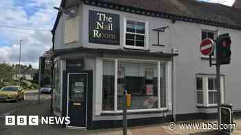 Council rejects 'visually intrusive' gold sign