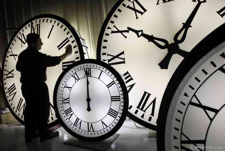Daylight saving time ends soon: What if we didn't 'fall back' this year?