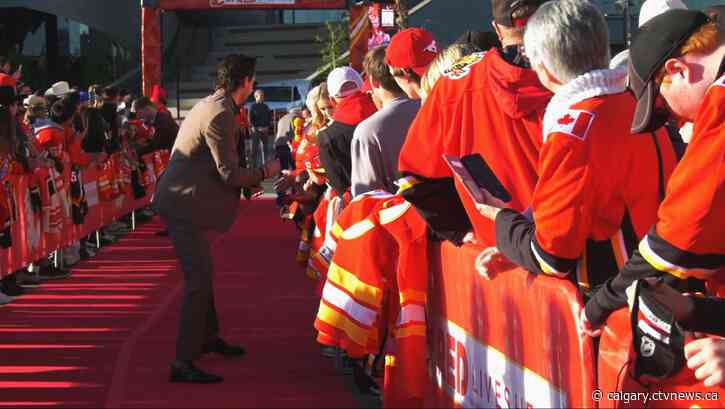 Thousands of Calgary Flames fans line the red carpet for home opener