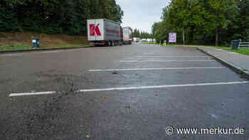 Versuchter Totschlag auf Rastplatz in Bayern: 28-Jähriger geht mit Messer auf Kollegen los