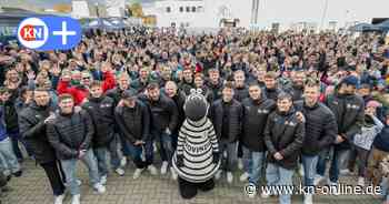 THW Kiel feiert nach Nordderby-Sieg den Zebra-Tag mit den schwarz-weißen Fans