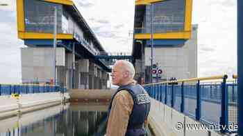 Brandenburger Kanal-"Polizeiruf": Der Hauptdarsteller wiegt 9800 Tonnen