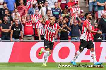 Noa Lang pakt uit naast het veld en verrast zijn fans