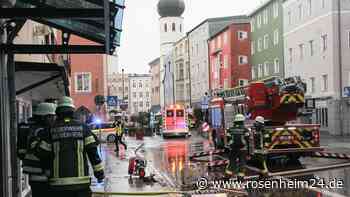 Wohnung in Rosenheimer Innenstadt brennt komplett aus: Schaden von 250.000 Euro