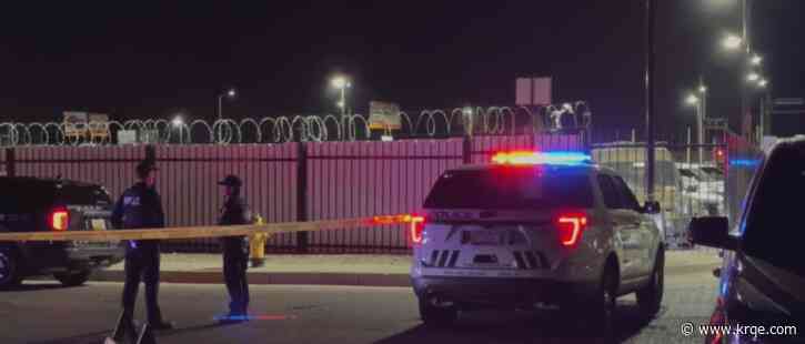 APD: Suspect dead, officer injured following shooting in southeast Albuquerque