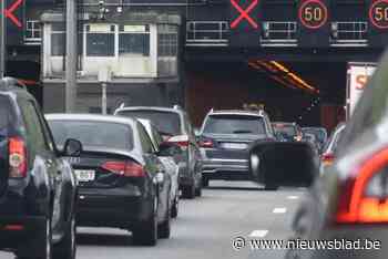 “Is dat nu nodig?”: vrachtwagenbestuurder betrapt met gsm in de hand, maar hij is het niet eens met de politiecontrole