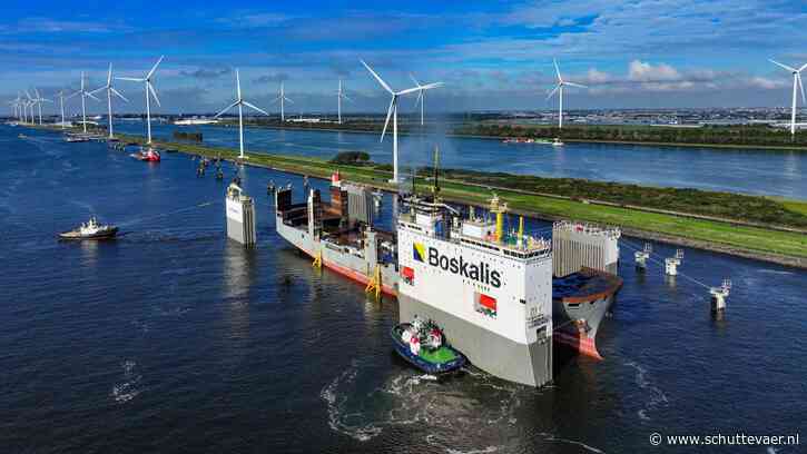Fremantle Highway aan boord bij Boka Vanguard van Boskalis, donderdag richting China