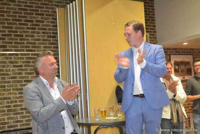 Claude Croes verliest na 21 jaar burgemeestersschap de sjerp aan jonge partijgenoot
