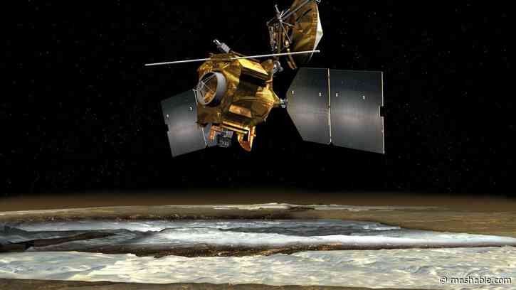 NASA spacecraft flies over gullies on Mars. They could host pools.