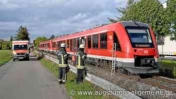 Tödlicher Unfall am Bahnübergang: Radfahrer wird von Zug erfasst und stirbt
