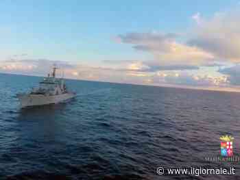 Migranti, in 16 sulla prima nave per i centri in Albania: a bordo egiziani e bengalesi