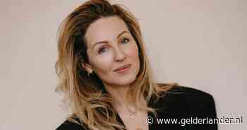 Debby over de liefde: 'Op Feeld swipe je niet naar de liefde, maar naar seks in alle soorten en maten’