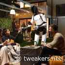 Tesla Optimus-robots tijdens evenement 'geassisteerd door mens'