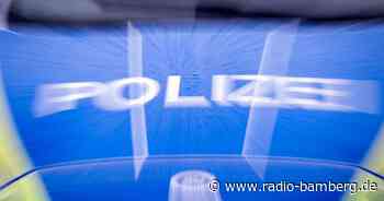 Auto prallt gegen Lichtmast – Fahrer stirbt