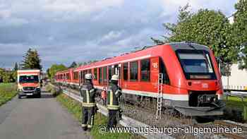 Tödlicher Unfall am Bahnübergang: Radfahrer (33) wird von Zug erfasst und stirbt